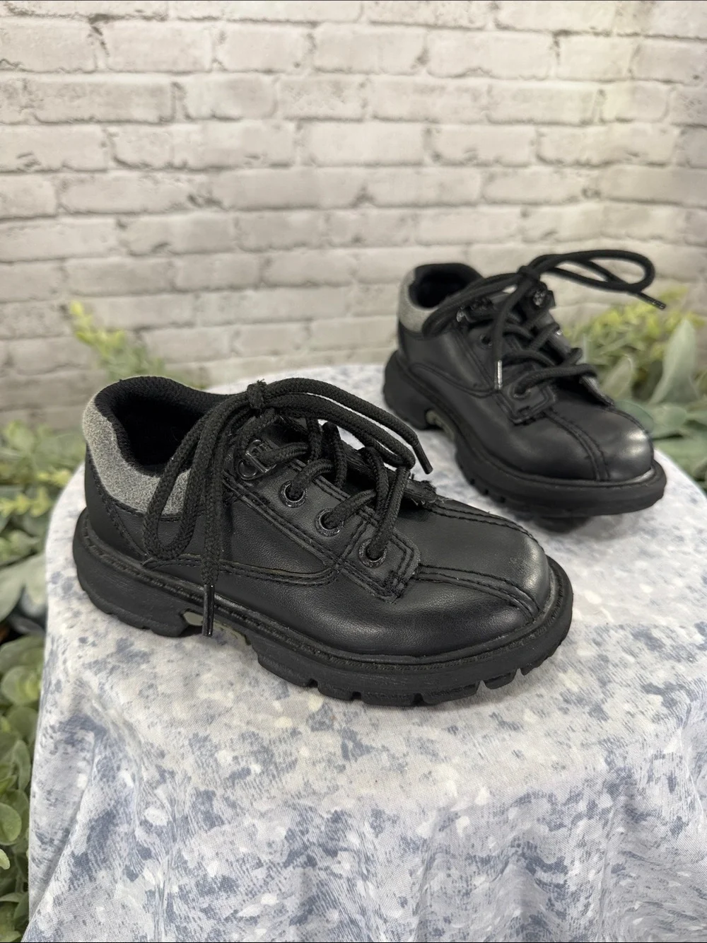 SMART FIT by PAYLESS - Black Rugged Round Toe Stitch-Seam Casual Oxford Boys 8.5